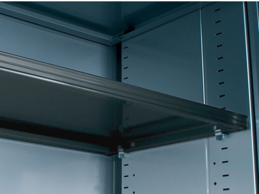 Tablette pour armoire à rideaux pratique