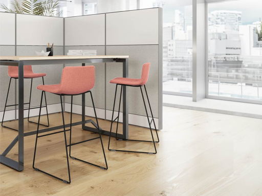 Tabouret tapissé pieds métallique VOGUE avec repose pieds, fabriqué en Espagne