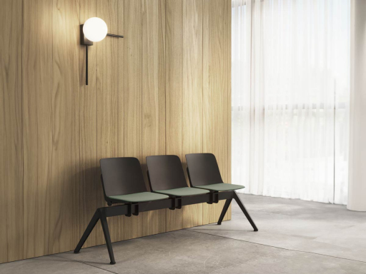 Banc d'attente pour 2 à 5 places BOW en polypropylène et assise tapissée, fabrication espagnole