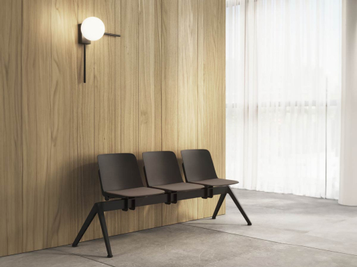 Banc d'attente pour 2 à 5 places BOW en polypropylène et assise tapissée, fabrication espagnole