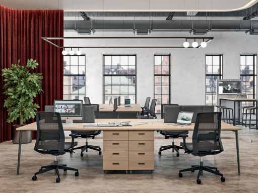 Bureau partagé pour 4 personnes sur caissons latéraux, fabriqué en Italie