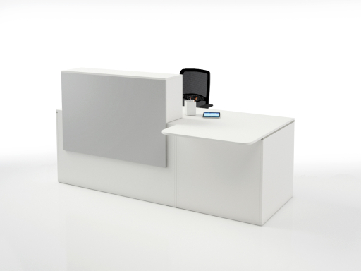 Bureau d'accueil contemporain avec poste pour personne à mobilité réduite