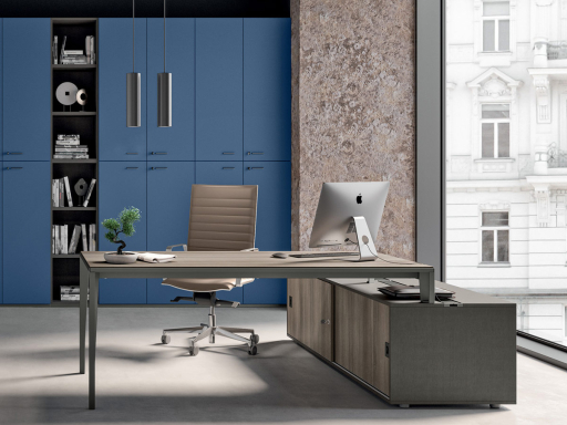 Bureau de direction avec meuble bas design, fabriqué en Italie