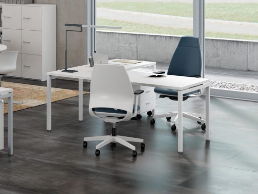 Bureau contemporain avec retour secrétaire pratique