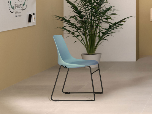 Chaise polyvalente RYAN avec pied traineau, fabriqué en France