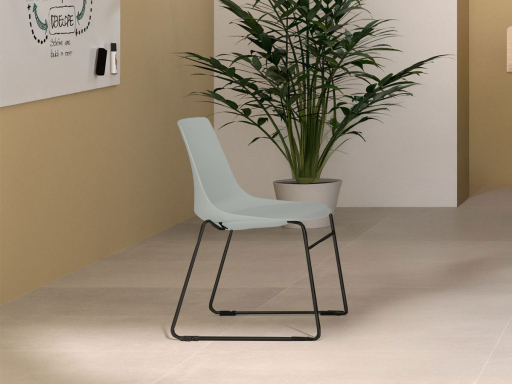 Chaise polyvalente RYAN avec pied traineau, fabriqué en France