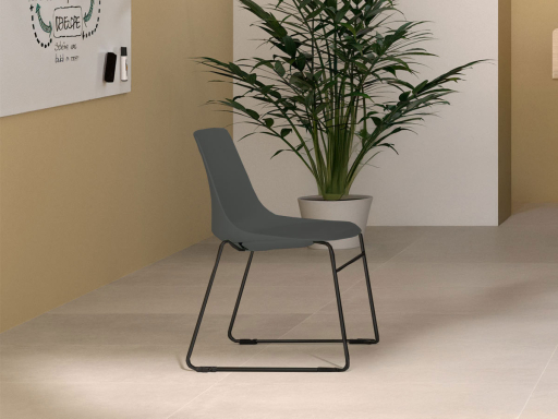 Chaise polyvalente RYAN avec pied traineau, fabriqué en France
