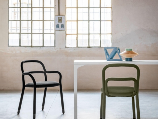 Chaise ANGORA avec accoudoirs, fabriquée en italie