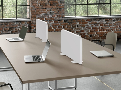 Ecran de séparation pour bureaux, avec supports en métal