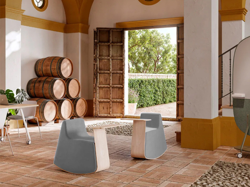 Pouf à bascule avec tablette auxiliaire DOKI, fabriqué en Espagne