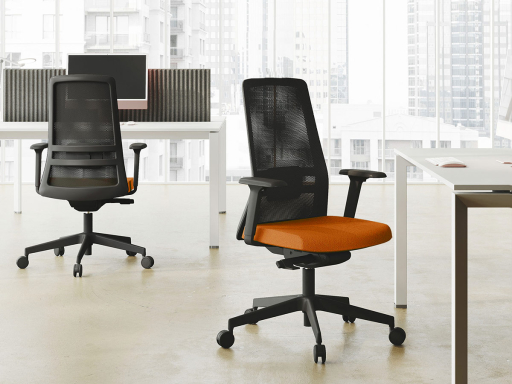 Siège de travail ergonomique avec dossier résille, assise tapissée et soutien lombaire