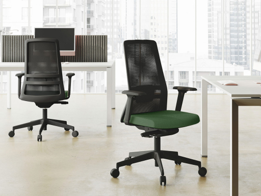 Siège de travail ergonomique avec dossier résille, assise tapissée et soutien lombaire