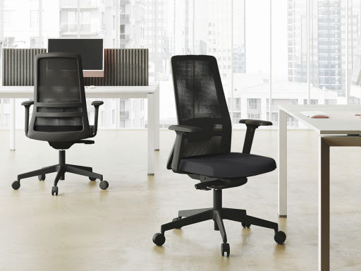 Siège de travail ergonomique avec dossier résille, assise tapissée et soutien lombaire