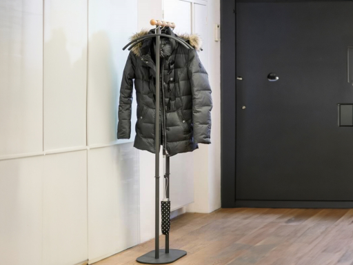 Porte-manteau en métal et bois design, fabriqué en Hollande
