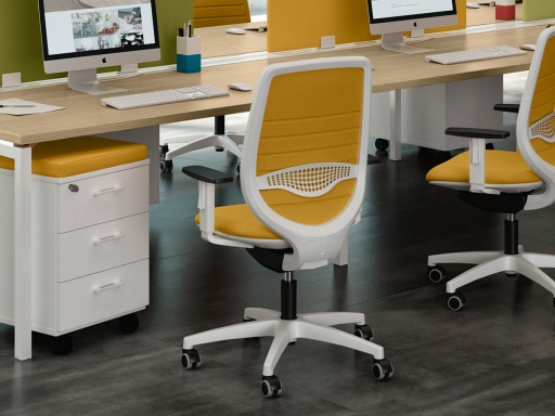 Siège de bureau dossier tapissé et structure blanche
