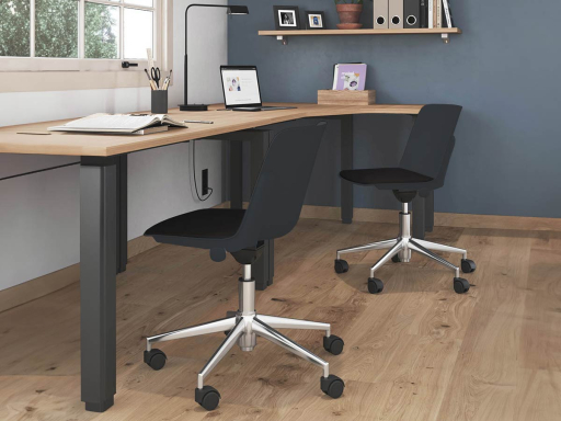 Chaise giratoire à roulettes design BOW avec assise tapissée, fabriqué en Espagne