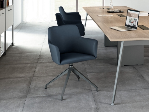 Fauteuil de réunion ESTEL avec base pyramidale en simili cuir; fabriqué en Italie