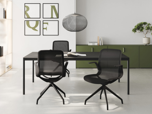 Siège de réunion avec dossier et assise résille et structure noire