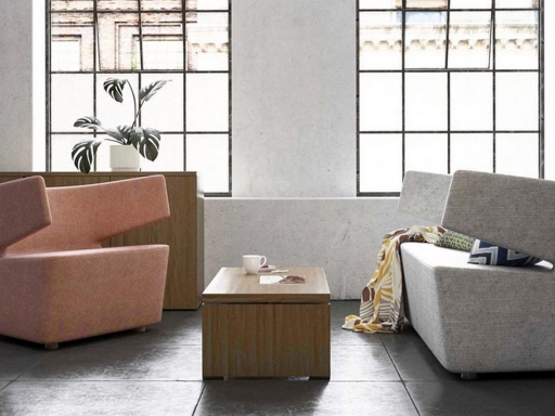 Table basse contemporaine en bois