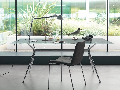 Table en verre pieds chromés,fabriqué en Italie