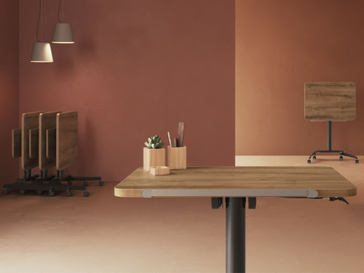 Table individuel rabattable réglable en hauteur NUBE à roulettes, fabriqué en Espagne